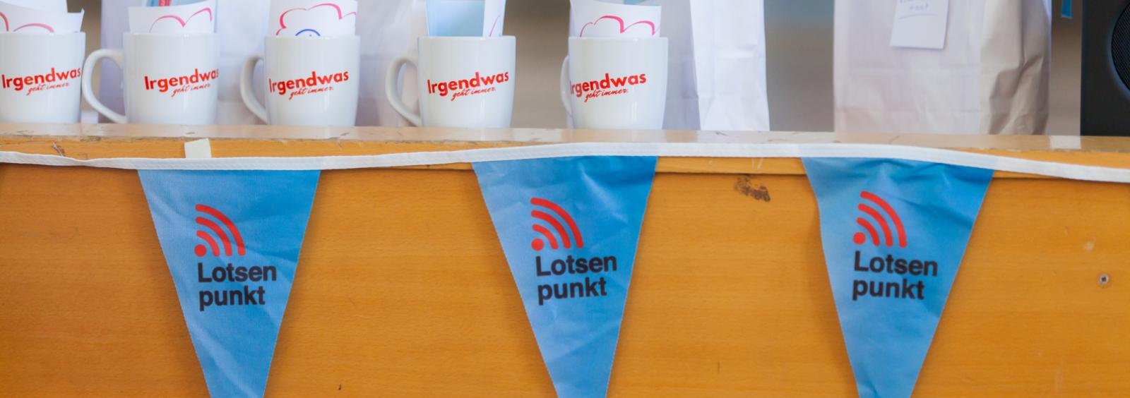 10 Jahre LOTSENPUNKTE ETWAS GEHT IMMER Fachtag Projekt CARITAS Dioezesanverband Erzbistum Koeln
mehr als 50 Anlaufstellen niedrigschwellige Angebote fuer Menschen in Not , Veranstaltungsort IN VIA Stolzestr. Koeln Innenstadt
Copyright by JO SCHWARTZ / JO-SCHWARTZ.COM